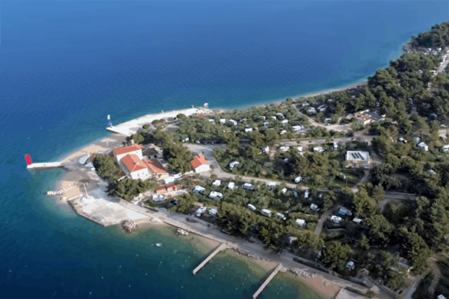 Chorvatský ostrov Cres z dronu