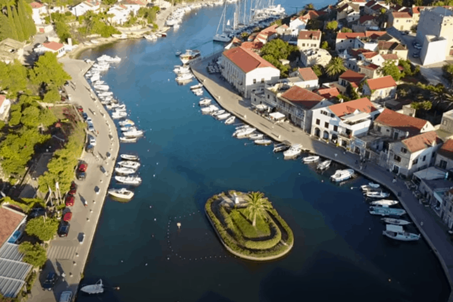Chorvatský ostrov Hvar z dronu